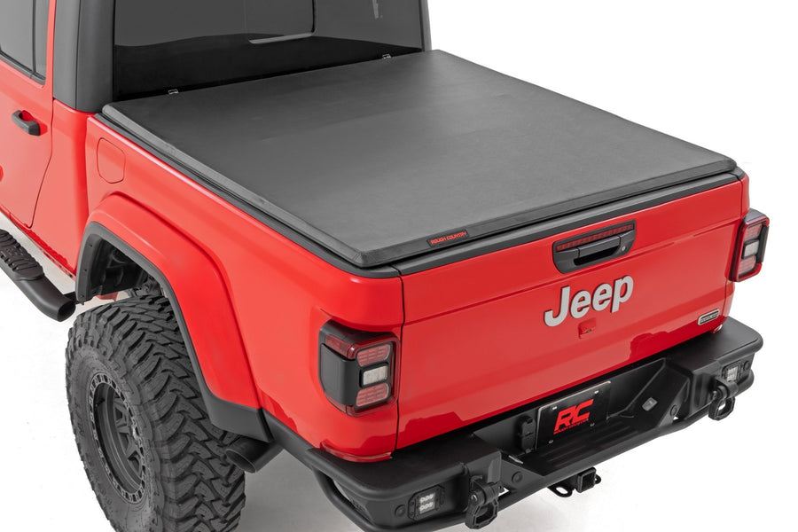 Rough Country - Soft Tri-Fold Bed Cover - 5' Bed - Jeep Gladiator JT 4WD (2020-2025)